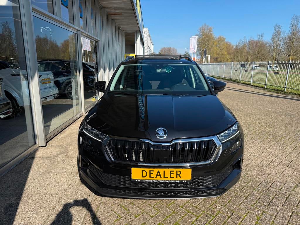 Skoda Karoq 1.5 TSI ACT Business Edition 150PK PANO, CAMERA,, Zwart, 4 cilinders, 150 pk, Bedrijf