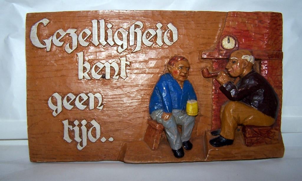 Antieke keramische wandplaquette-Gezelligheid kent geen tijd, Ophalen of Verzenden