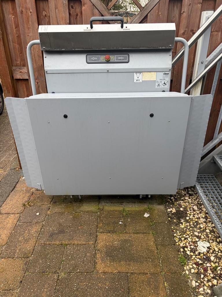 Grijze plateaulift, Diversen, Trapliften, Ophalen