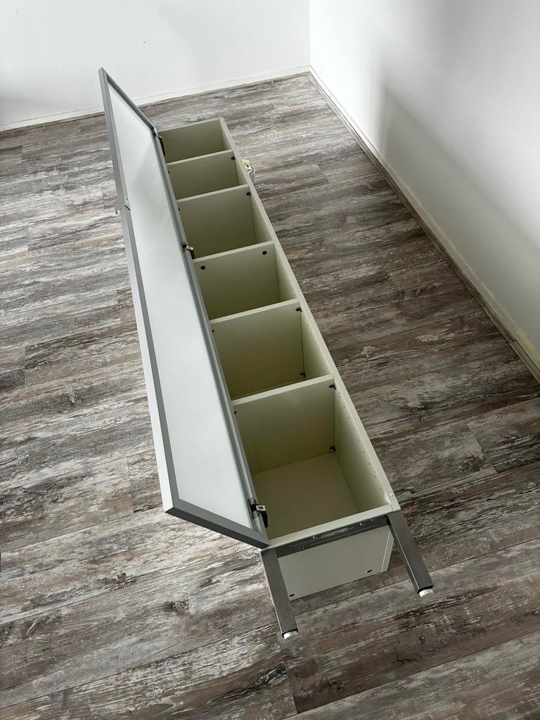 Lillången IKEA kastje met glazen deur, Ophalen, Gebruikt