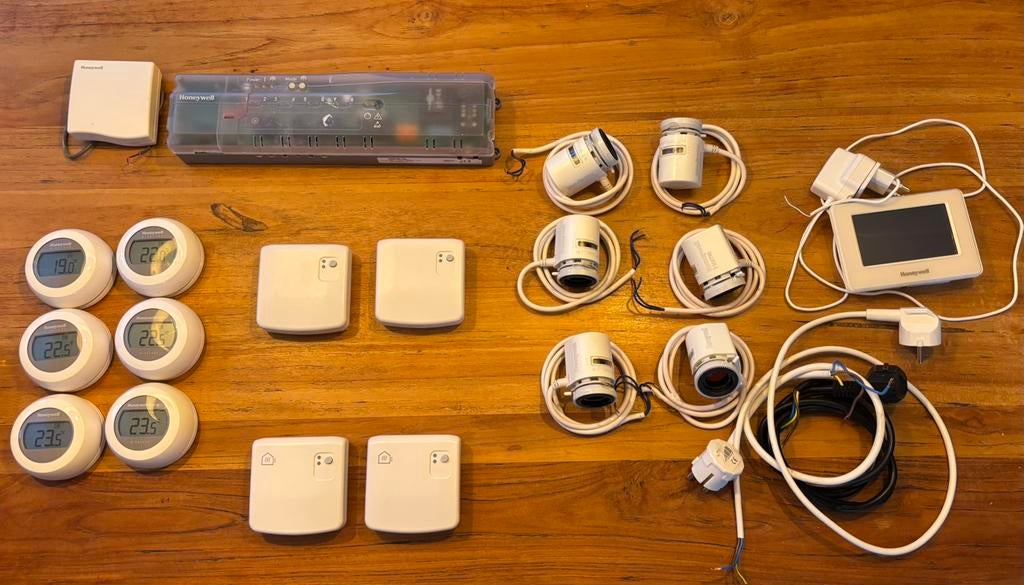 Compleet Honeywell Evohome systeem, Doe-het-zelf en Verbouw, Thermostaten, Ophalen of Verzenden, Slimme thermostaat, Gebruikt