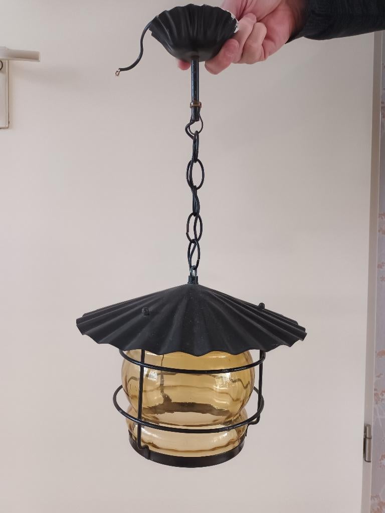 Retro hanglamp, geel glas, metalen kap, Huis en Inrichting, Lampen | Hanglampen, Gebruikt, Ophalen of Verzenden, Glas, Minder dan 50 cm