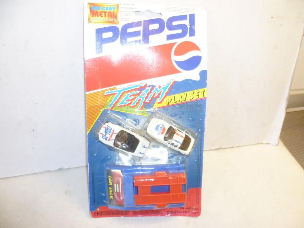 Pepsi Cola 1993 Golden Wheels setje 2x modelauto +hefbrug., Ophalen of Verzenden, Nieuw, Auto