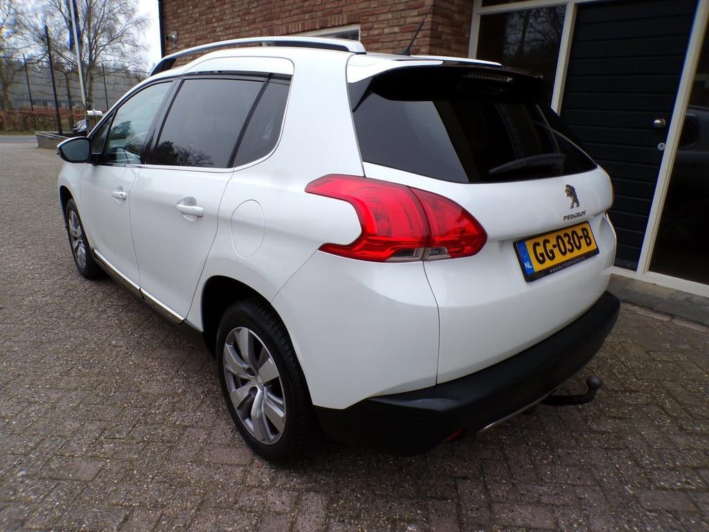 Peugeot 2008 1.6 VTi Allure Automaat / Navi / Clima / Panora, Euro 5, 15 km/l, Gebruikt, Zwart