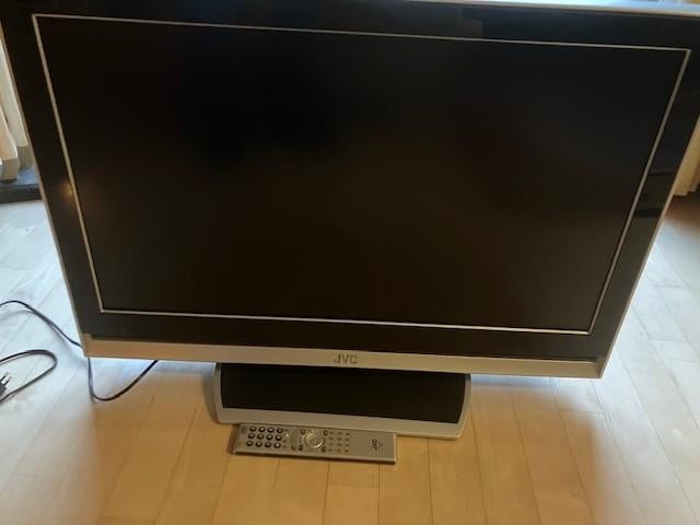 JVC   LCD televisie 32 inch, Gebruikt, 50 Hz, LCD, Minder dan 40 cm