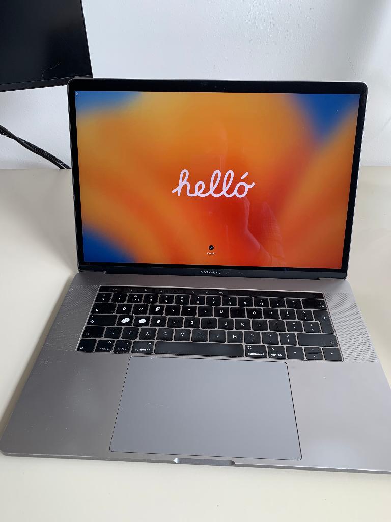 Macbook Pro 2018 Touch Bar, Computers en Software, Apple Macbooks, Gebruikt, 256 GB, 2 tot 3 Ghz, 16 GB