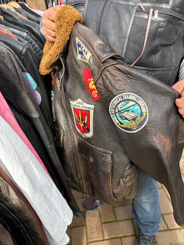 Vintage leren pilotenjack met patches, Waterlooplein amsterdam, Bruin, Vintexworld, Ophalen of Verzenden