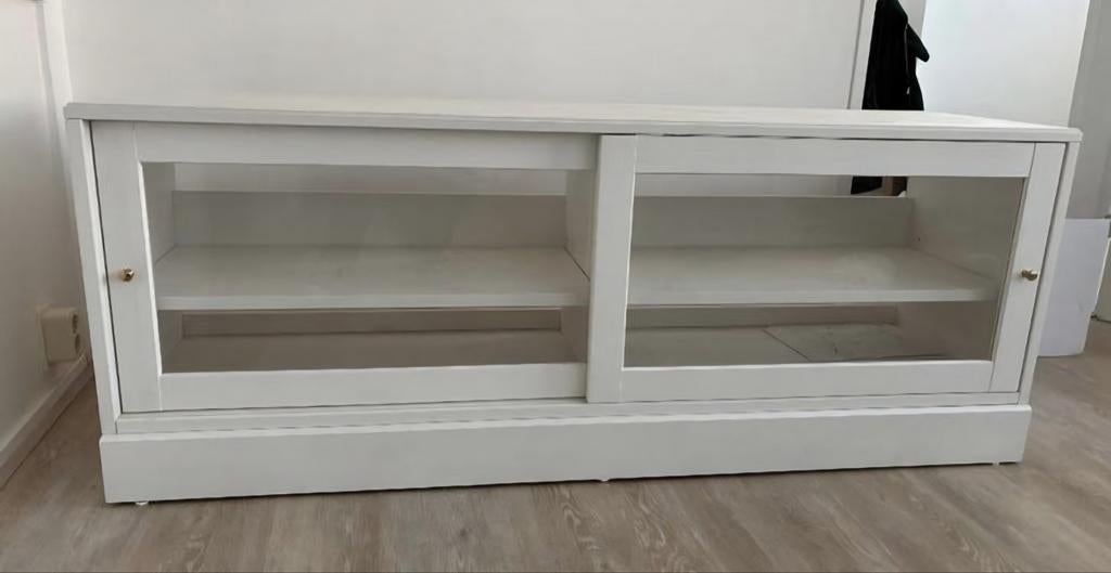 Gezocht Havsta tv-meubel gebruikt, Huis en Inrichting, Kasten | Vitrinekasten, Ophalen, 25 tot 50 cm, Glas, Minder dan 100 cm