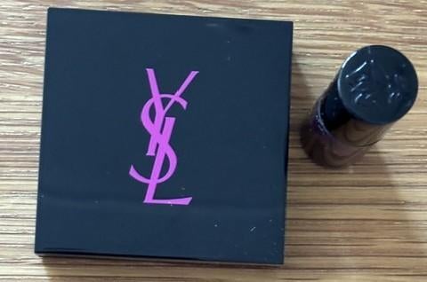YSL ELLE Concrète de perfume + Lancôme lipglosss - paars, Ophalen of Verzenden, Zo goed als nieuw, Overige kleuren, Gehele gezicht