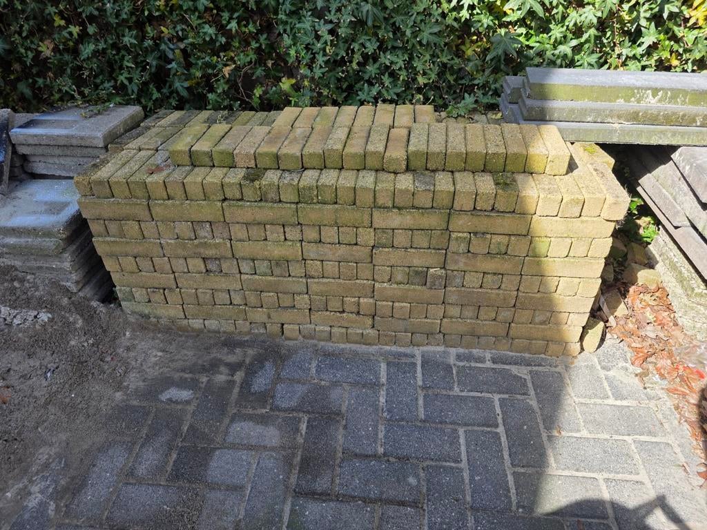 +- 780 gele waaltjes, Ophalen, Gebruikt, Beton, Klinkers