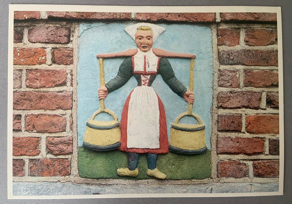 Gevelsteen ‘het Melkmeisje’, Alkmaar, Ophalen of Verzenden, Ongelopen, Noord-Holland