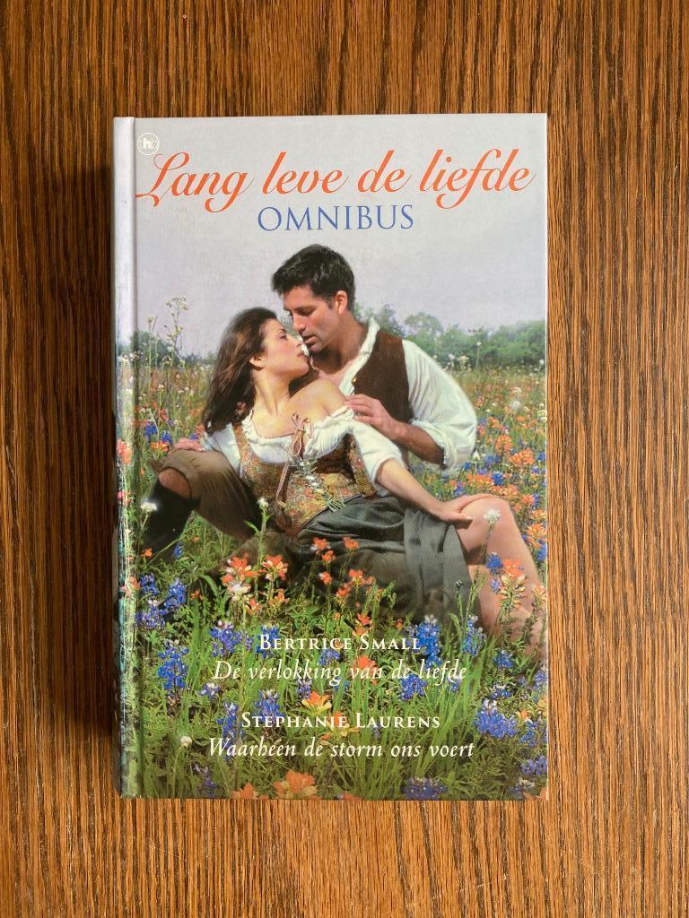 Lang leve de liefde	* Beatrice Small * Stephanie Laurens, Ophalen of Verzenden