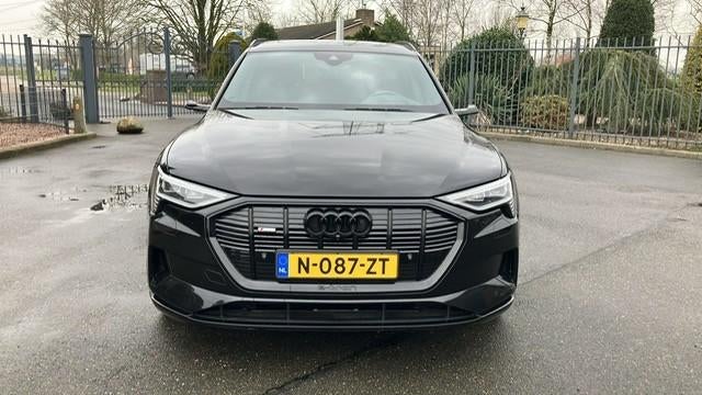 Audi e-tron 55 Quattro S edition 95 kWh  408pk 1800 tg 2020, Auto's, Audi, Automaat, 131 €/maand, 1800 kg, Zwart