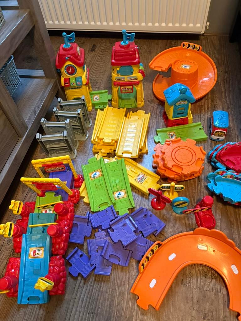 Vtech Toet Toet auto treinstation, Ophalen of Verzenden, Gebruikt, 6 maanden tot 2 jaar