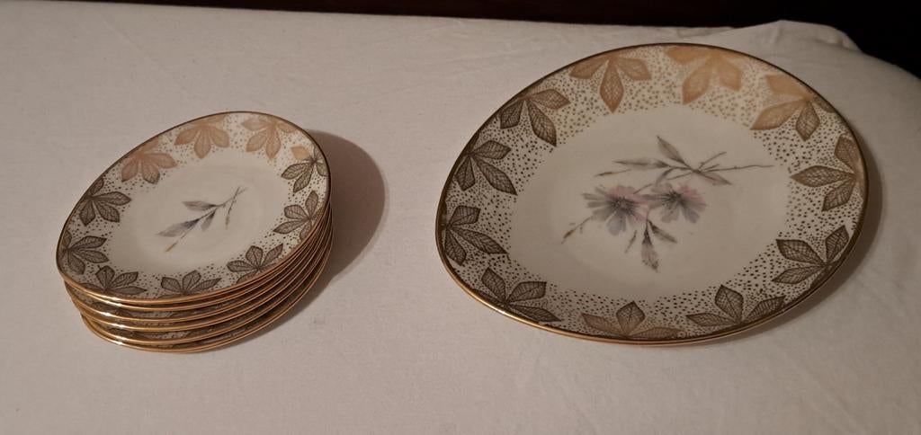7 delig Vintage ( gebak) borden, Ophalen of Verzenden, Porselein, Overige stijlen, Bord(en)