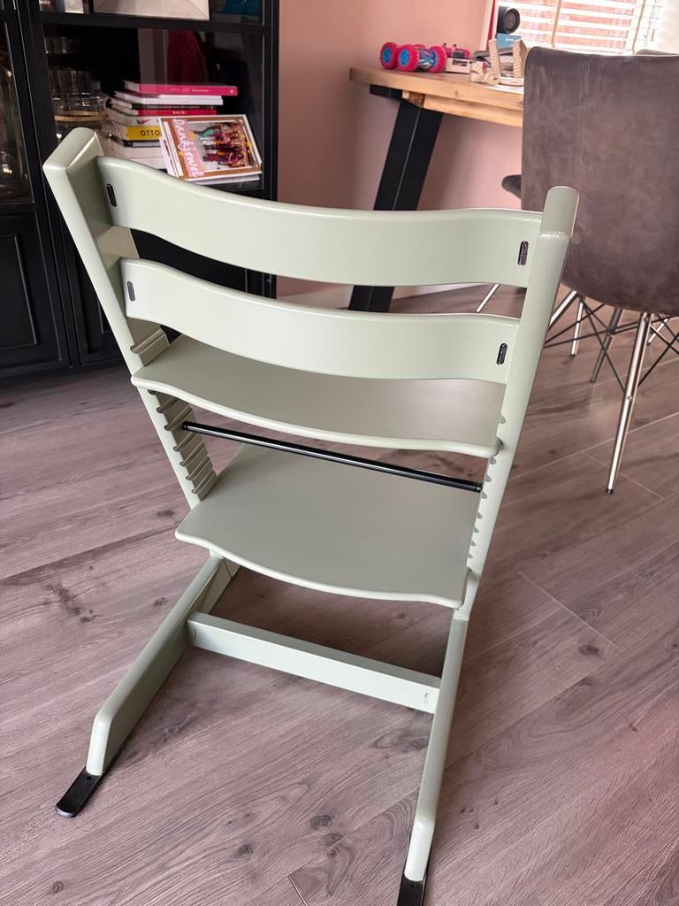 Stokke Tripp Trapp kinderstoel met baby set en tuigje, Kinderen en Baby's, Kinderstoelen, Ophalen, Gebruikt, Meegroeistoel, Aanschuifbaar