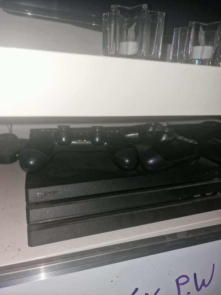PS4 Pro 1TB met 2 controllers en 8 games, Ophalen, Met 2 controllers, 1 TB, Pro