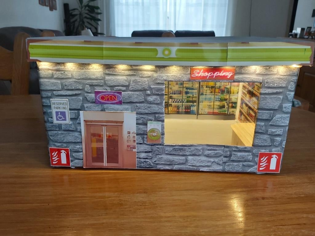 Miniatuur supermarkt met LED-verlichting - Handgemaakt, Gebouwen, Meerkleurig, Ophalen of Verzenden, Zo goed als nieuw