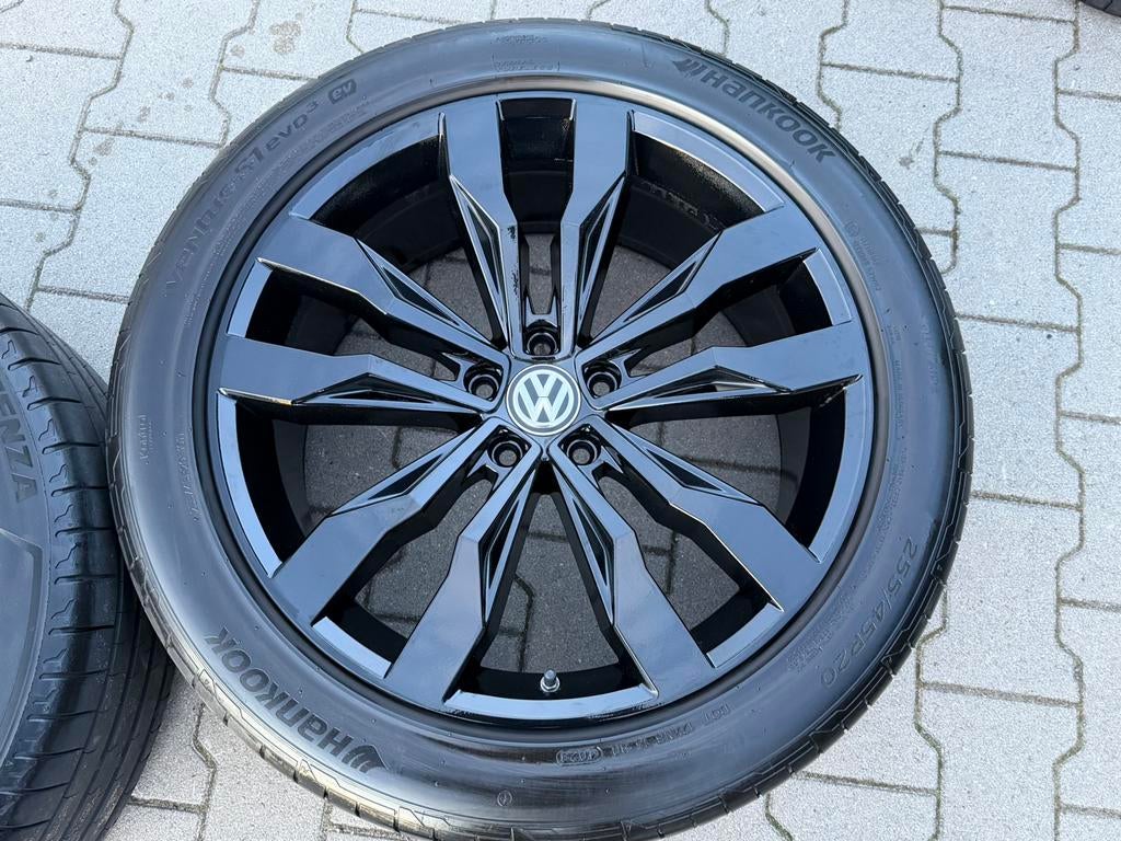 20” SUZUKA VOLKSWAGEN TIGUAN ORIGINEEL ZWART SCHADEVRIJ !, Banden en Velgen, Nieuw, Ophalen of Verzenden, 235 mm