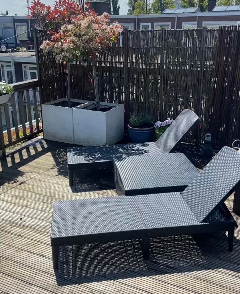 2x Keter Ligstoelen, Ophalen, Zo goed als nieuw, Kunststof, 2 zitplaatsen