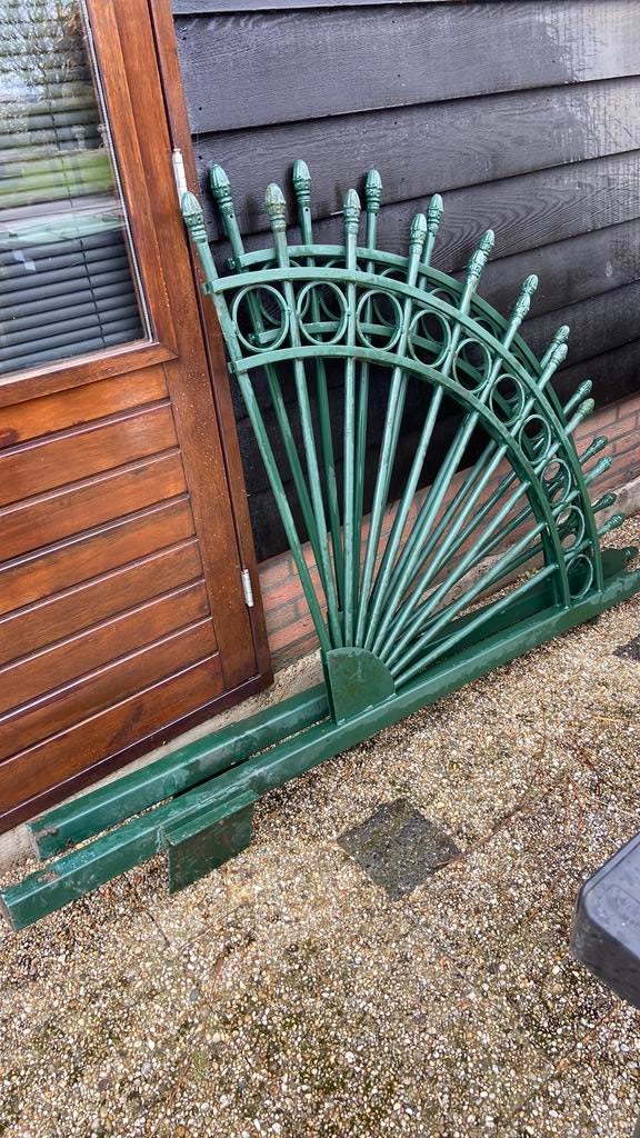 Twee sierhekwaaiers., Tuin en Terras, Tuinhekken en Hekwerk, Ophalen, Zo goed als nieuw, IJzer, Tuinhek