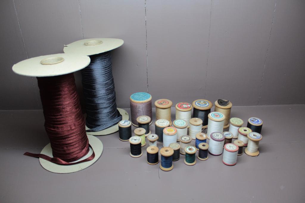 Antieke houten garenklosjes en lint, Ophalen of Verzenden, Gebruikt, Garen of Naald(en)