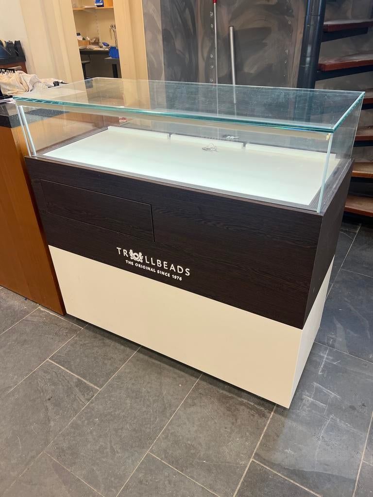 Trollbeads Vitrinekast - Glazen Display voor Sieraden, Huis en Inrichting, Kasten | Vitrinekasten, Ophalen, Gebruikt, 100 tot 150 cm