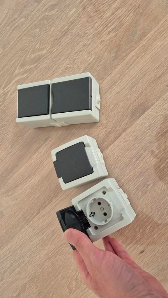 Nieuwe Kopp IP44 schakelaars en stopcontacten, Doe-het-zelf en Verbouw, Elektra en Kabels, Ophalen of Verzenden, Nieuw, Overige typen