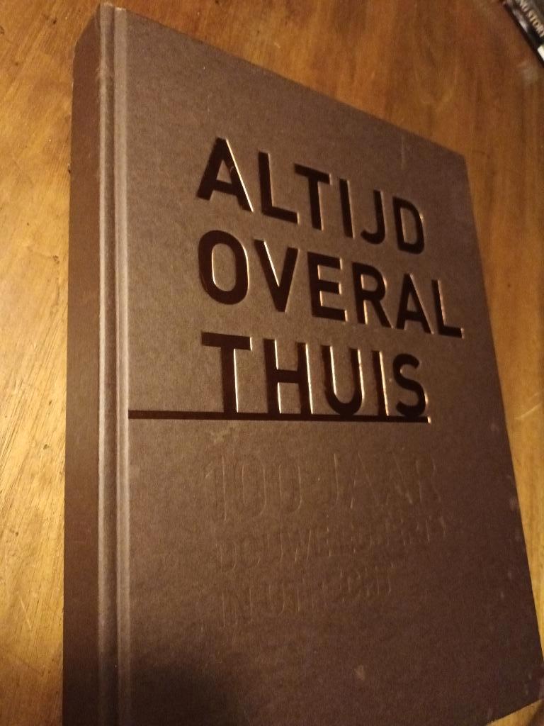 Junileumboek 100 jaar Douwe Egberts, Ophalen of Verzenden, Zo goed als nieuw