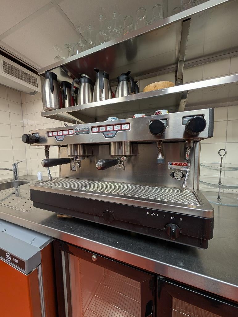 Faema E78 President horeca piston koffiemachine, Gebruikt, Espresso apparaat, 10 kopjes of meer, Gemalen koffie