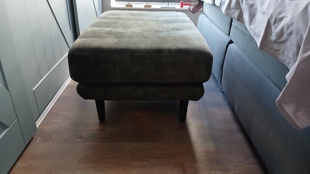 mooie poef, Huis en Inrichting, Banken | Voetenbanken en Poefen, Zo goed als nieuw, Stof, Rechthoekig, 50 tot 75 cm