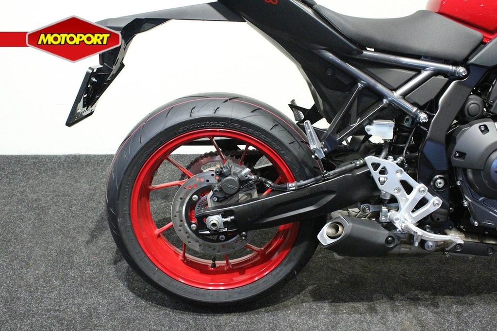 Suzuki GSX GSX-8S - foto 3