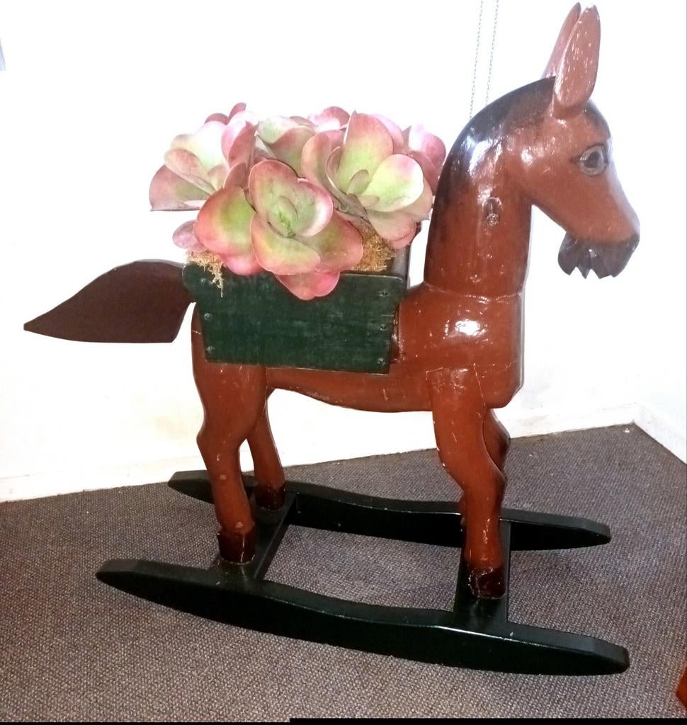 Vintage handgesneden massief houten decoratie hobbelpaard., Ophalen