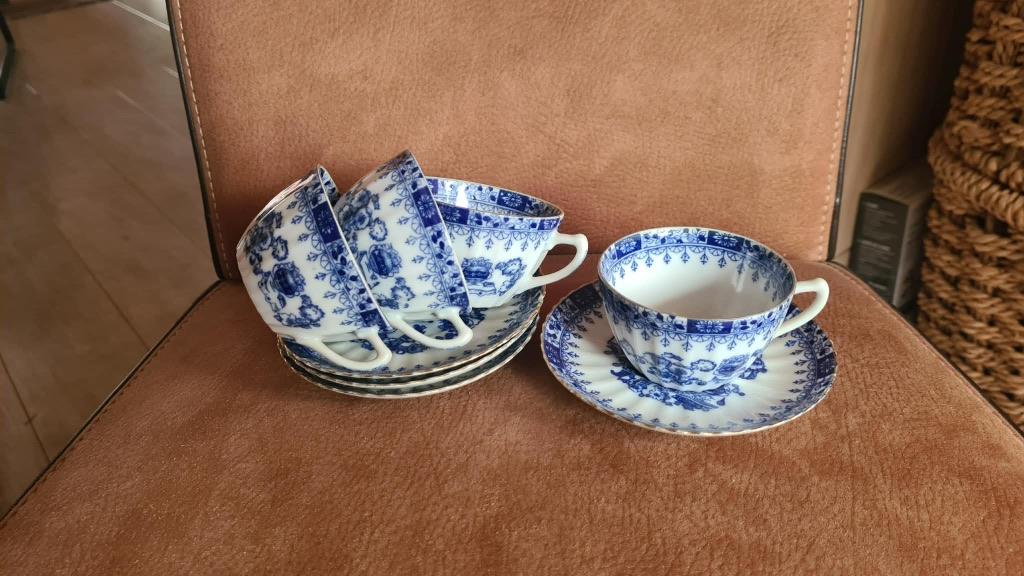 Oude theekop en schotels, Ophalen