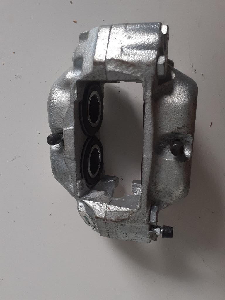 REMKLAUW RECHTS VOOR VOLVO 240 + 3 SETS REMBLOKKEN, Ophalen of Verzenden, Nieuw, Volvo