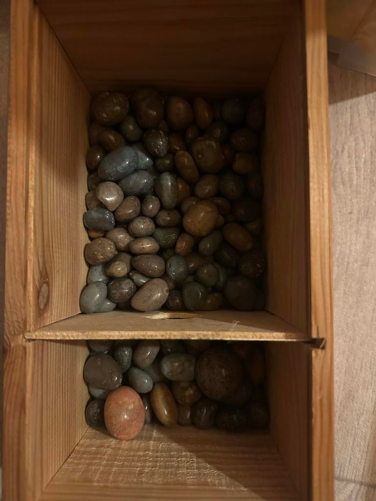 Verzameling stenen in houten bakje, Ophalen of Verzenden, Mineraal