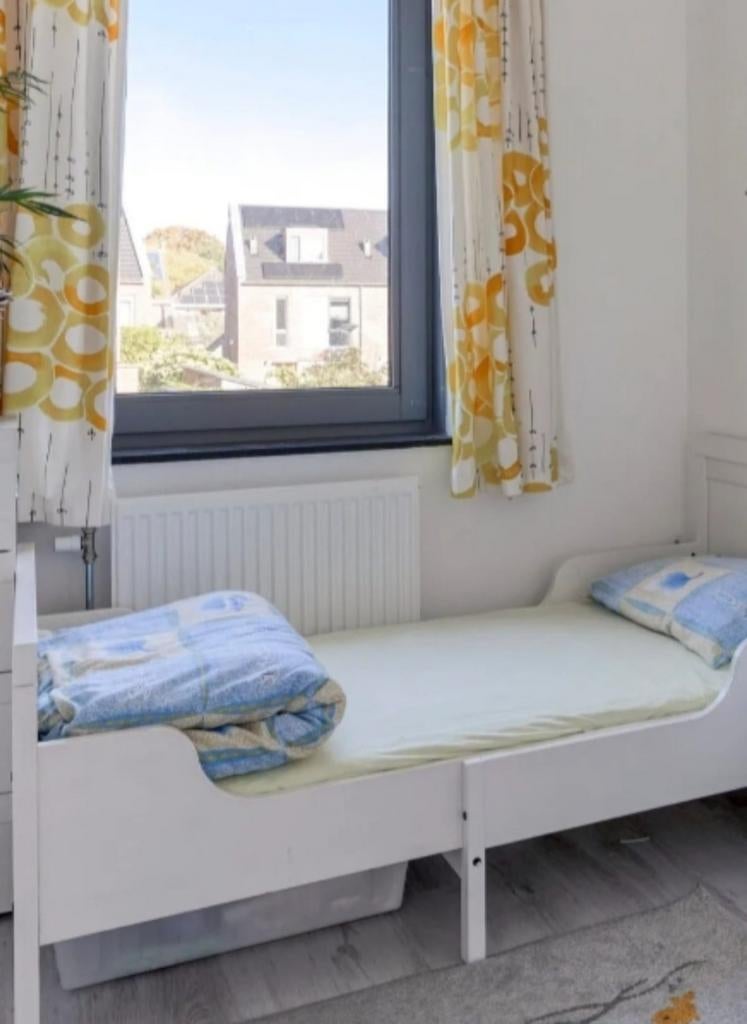 Ikea kinderbed met matras en zijsteun, 70 tot 85 cm, Zo goed als nieuw, Matras, 140 tot 160 cm