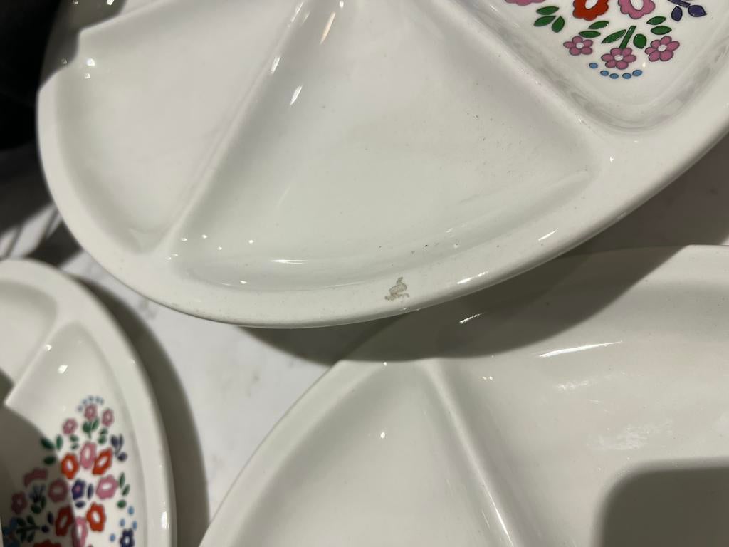 Le Creuset Fondueset Fleur, in nieuwstaat met 7 borden, Huis en Inrichting, Keuken | Potten en Pannen, Gietijzer, Ophalen of Verzenden