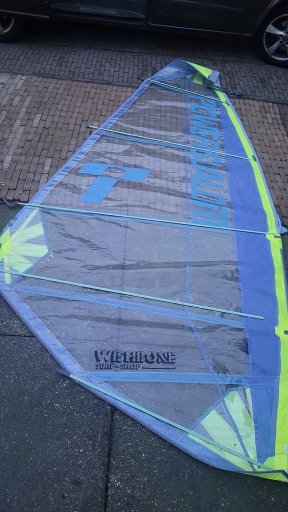 Tiga surfzeil powersail slalom 5.5m2, Ophalen, Zeil, Minder dan 5 m²