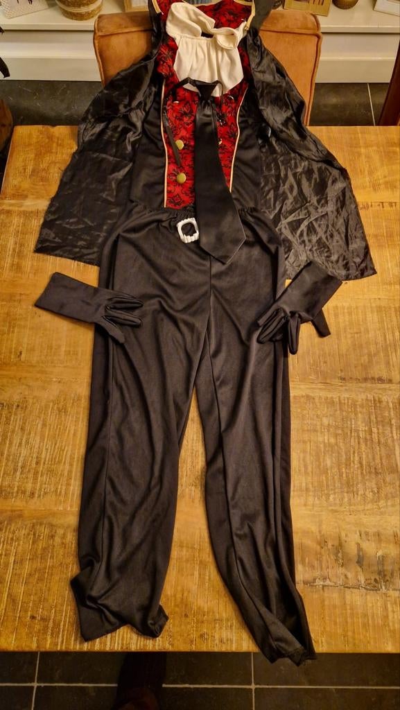 Dracula Kostuum Pak - Halloween maat 128, Ophalen of Verzenden, Zo goed als nieuw