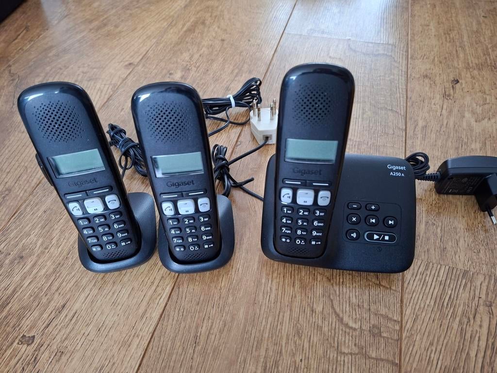 Gigaset set met 3 handset., Ophalen of Verzenden, Zo goed als nieuw