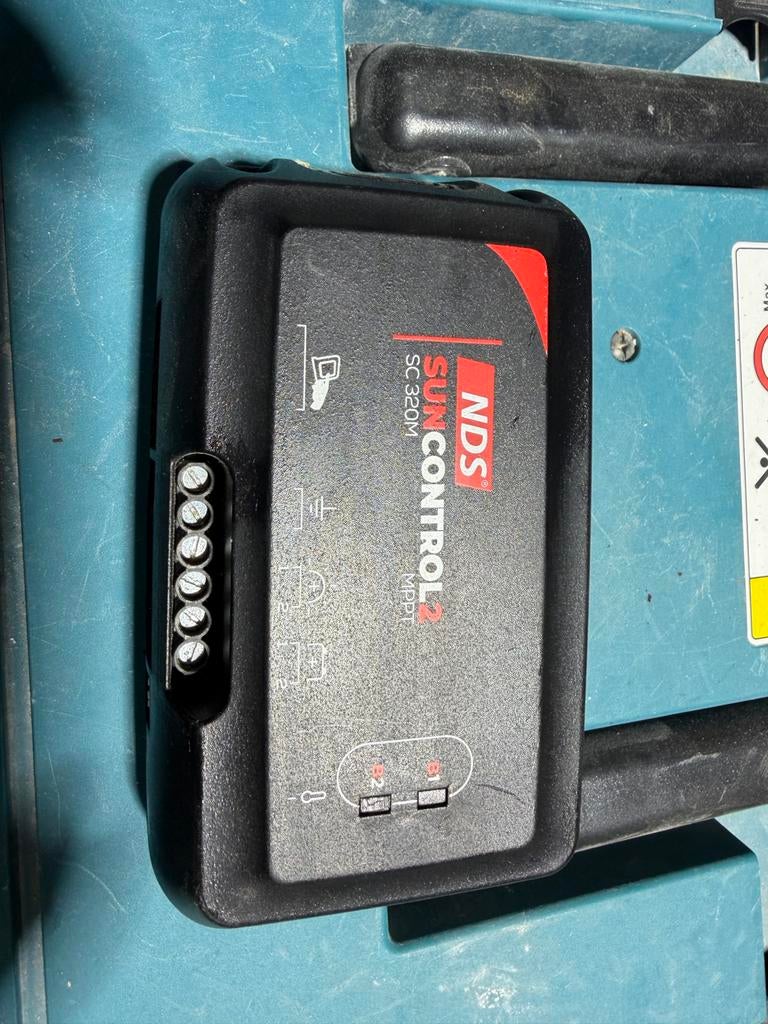 NDS Suncontrol 2 SC320M MPPT Laadregelaar, Doe-het-zelf en Verbouw, Gereedschap | Machine-onderdelen en Toebehoren, Gebruikt, Ophalen