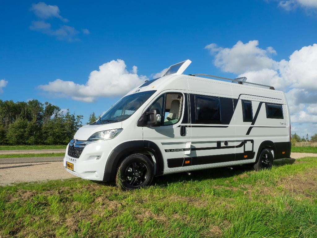 Adria Twin Axess 640 SL wit, 2023, 4pers; 165PK; lengtebed, Buscamper of Camperbus, Ringverwarming, Tot en met 2, Treinzit