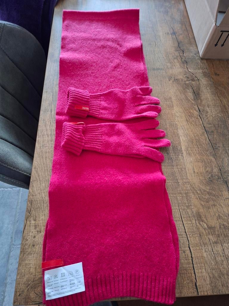 Esprit sjaal met handschoenen., Kleding | Dames, Esprit, Ophalen of Verzenden, Zo goed als nieuw, Sjaal