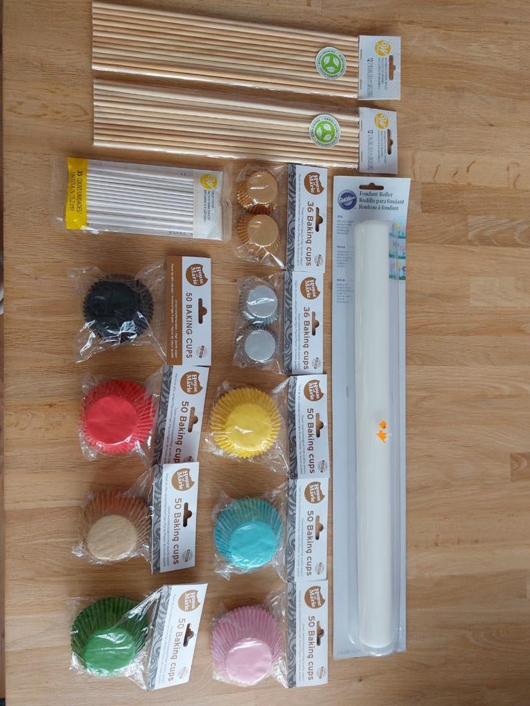 Cupcake cups en fondantroller, Hobby en Vrije tijd, Taarten en Cupcakes maken, Ophalen, Nieuw, Cupcakes, Overige typen