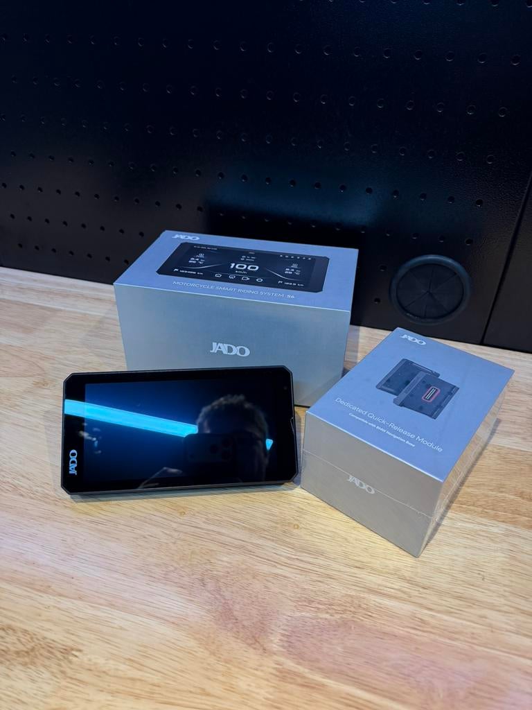 Jado S6 Apple Carplay android Auto BMW, Ophalen of Verzenden, Zo goed als nieuw