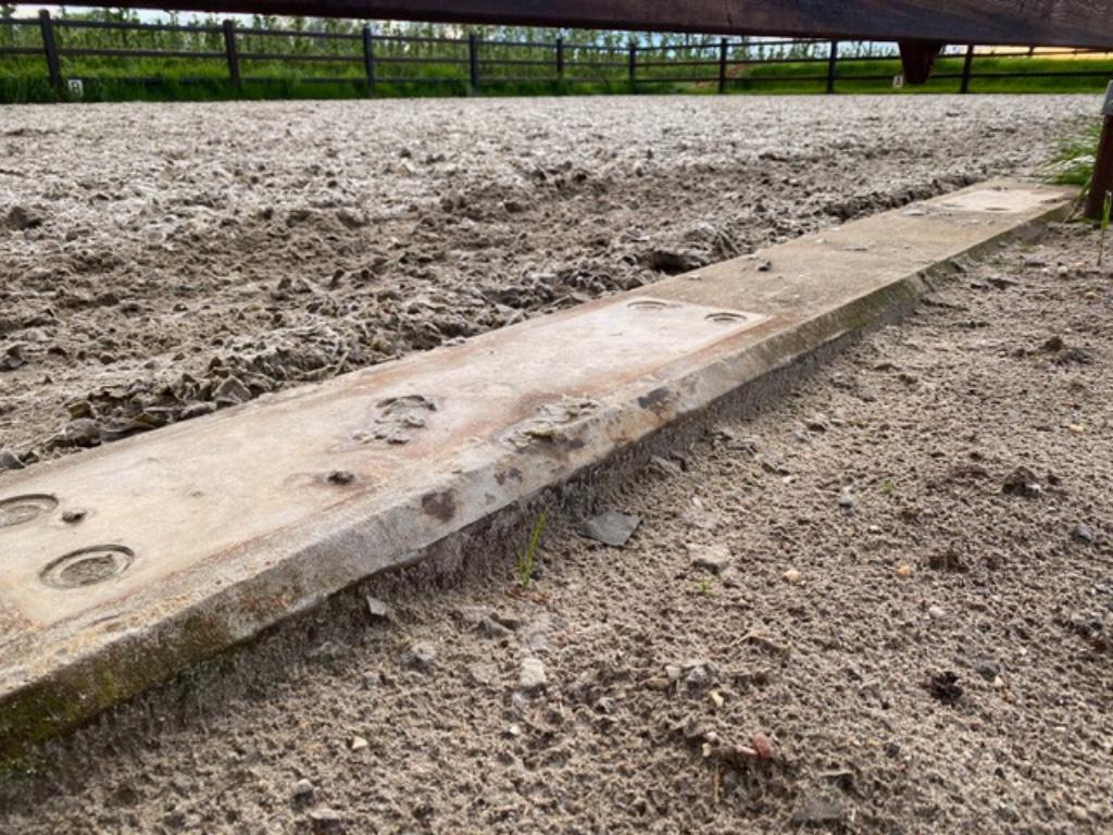 Betonnen gebruikte spoorbielzen, rijbak opsluiting, Platenburg, Info@platenburg.com, Runstraat 81, Schaijk, Weidegang