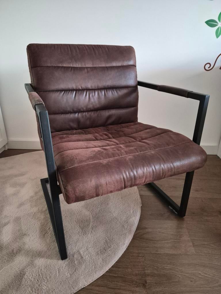 Stijlvolle bruine fauteuil met metalen frame, Ophalen, Minder dan 75 cm, Zo goed als nieuw, 50 tot 75 cm