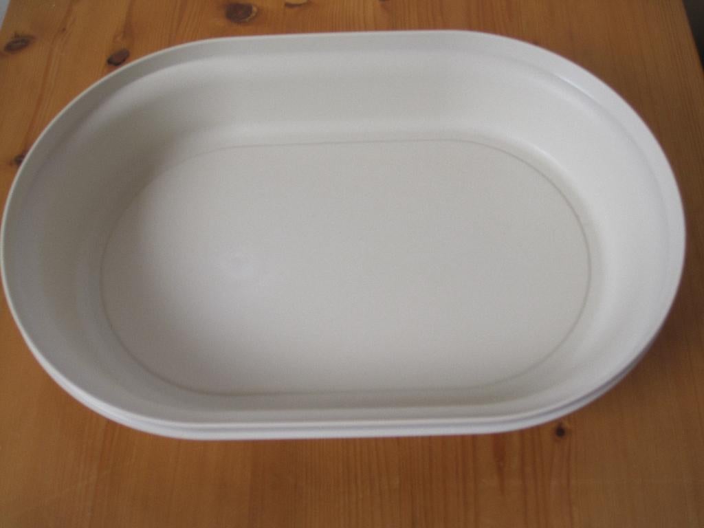 Tupperware schaal met deksel en serveer schaal., Ophalen of Verzenden, Zo goed als nieuw, Crème, Schaal