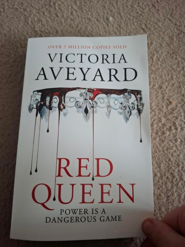 Red Queen - Victoria Aveyard, gelezen, Ophalen of Verzenden, Gelezen, Victoria Aveyard
